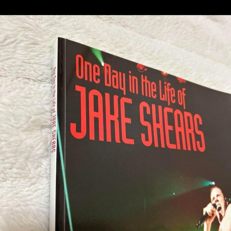 One Day in the Life of Jake Shears 大型本