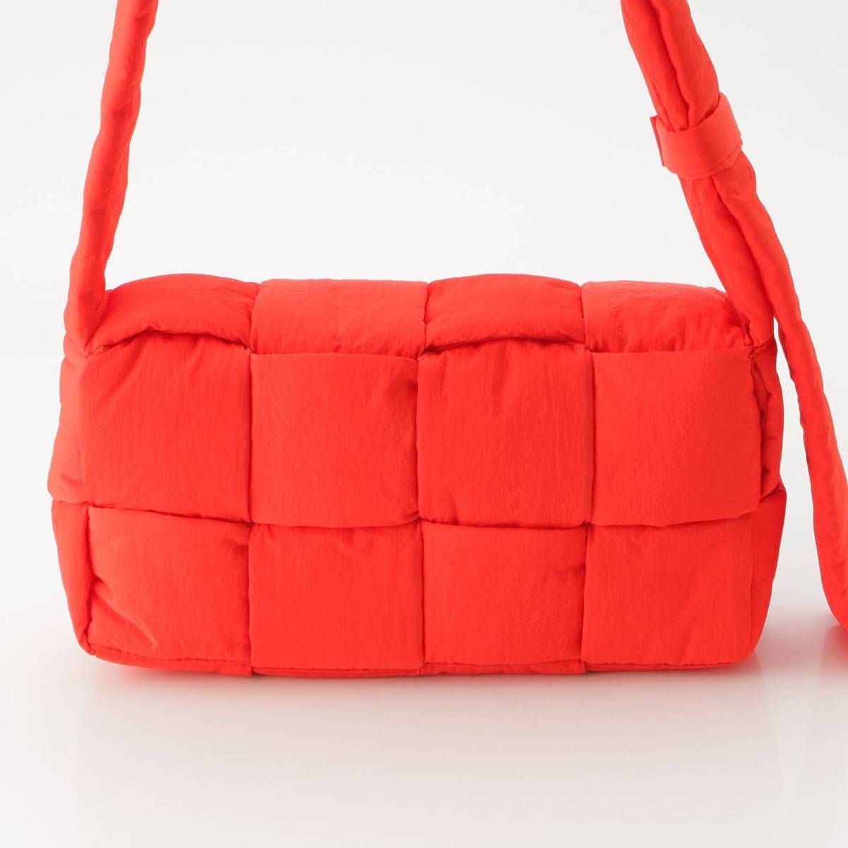 ボッテガ ヴェネタ】Bottega Veneta パデッドテック カセット 
