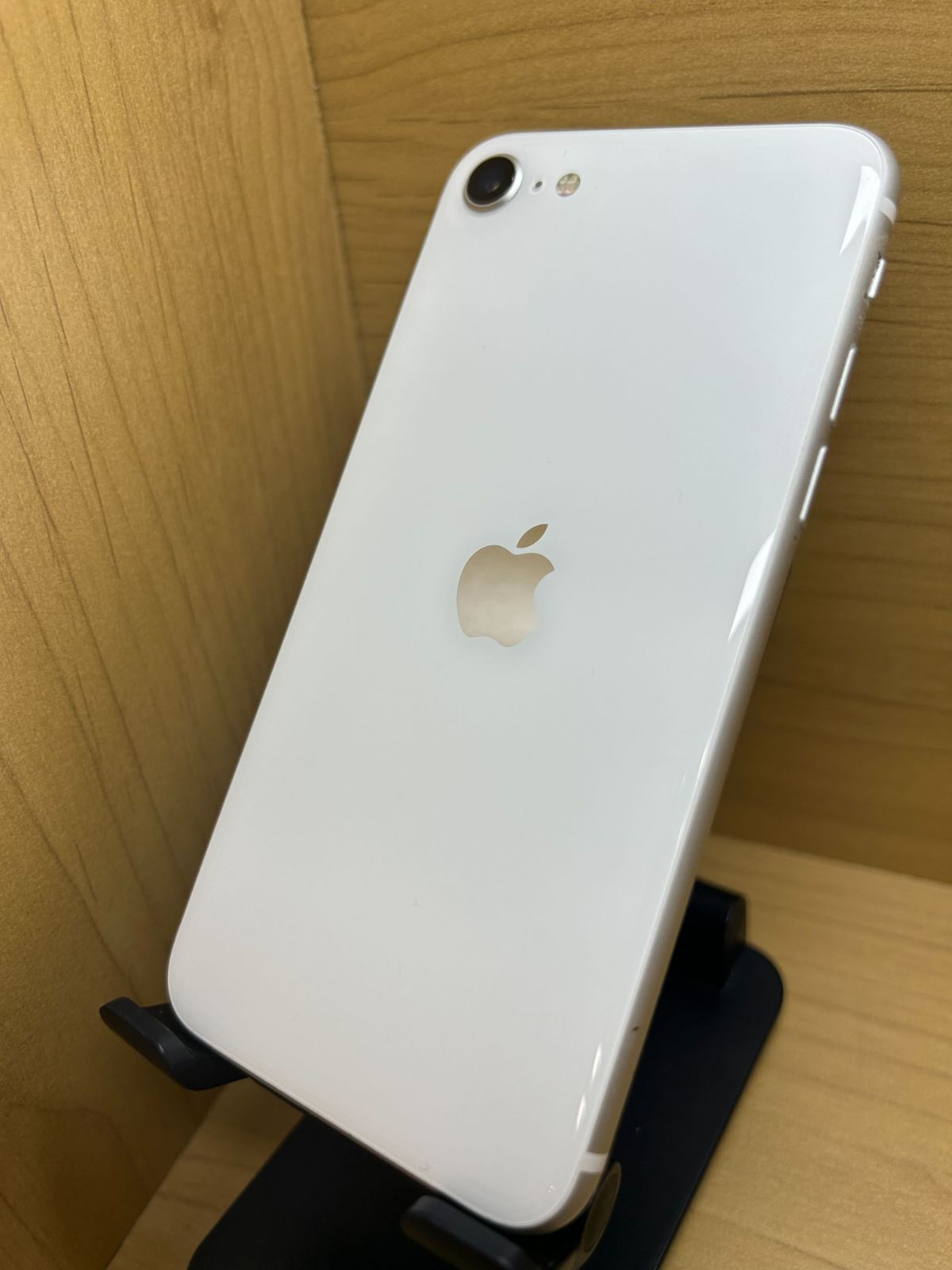 74034】【SIMロック解除済】iPhone SE 第2世代 64GB SIMフリー