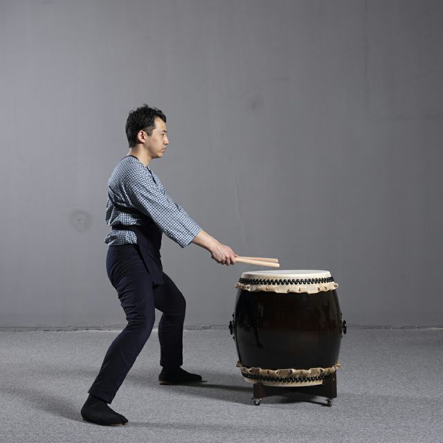 和太鼓 浅野太鼓 1尺5寸四角台座(キャスター付き) 破損あり 和太鼓