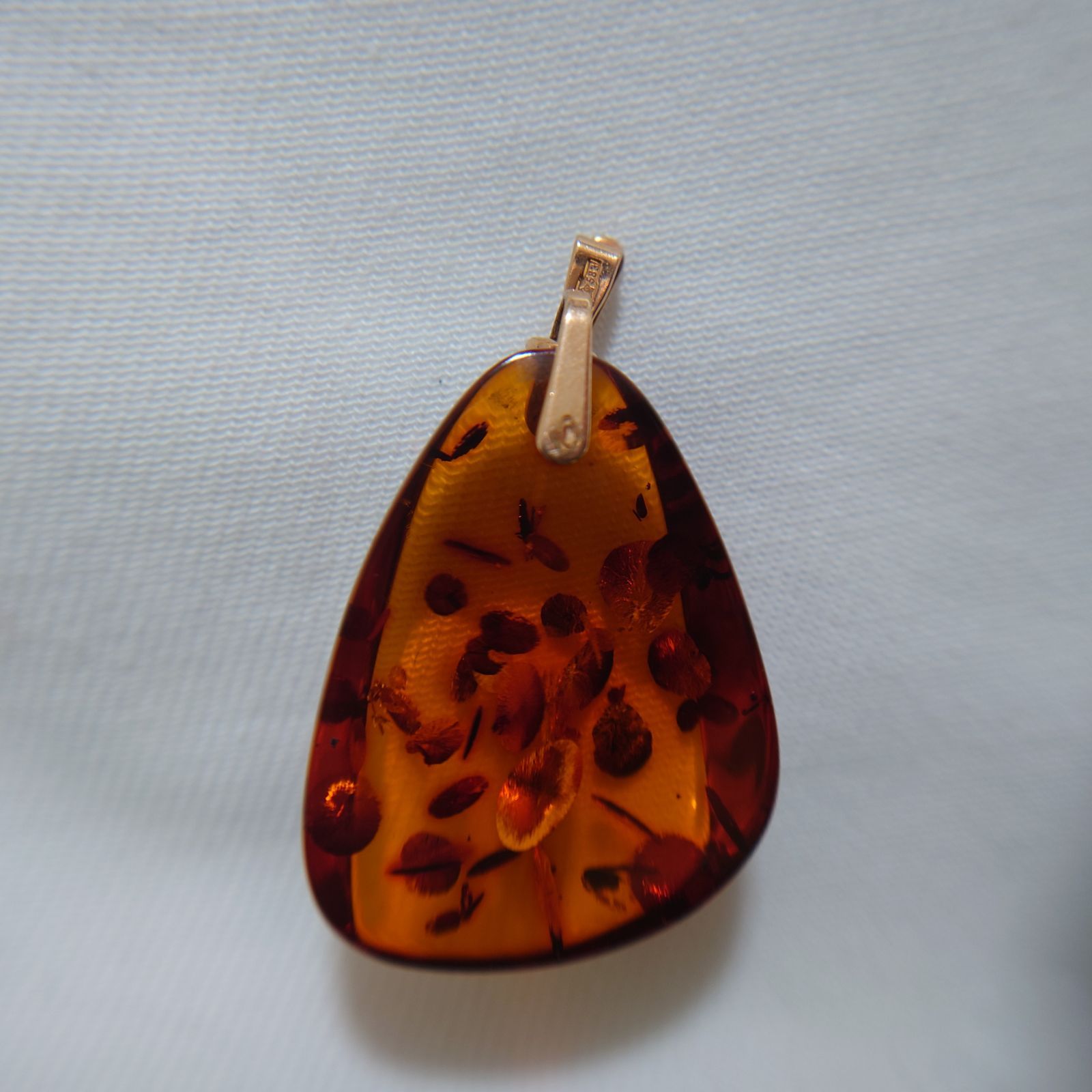 琥珀　ペンダントトップ　583刻印 K18刻印 583刻印 本琥珀ネックレストップ2点15g トヒチサ - メルカリ