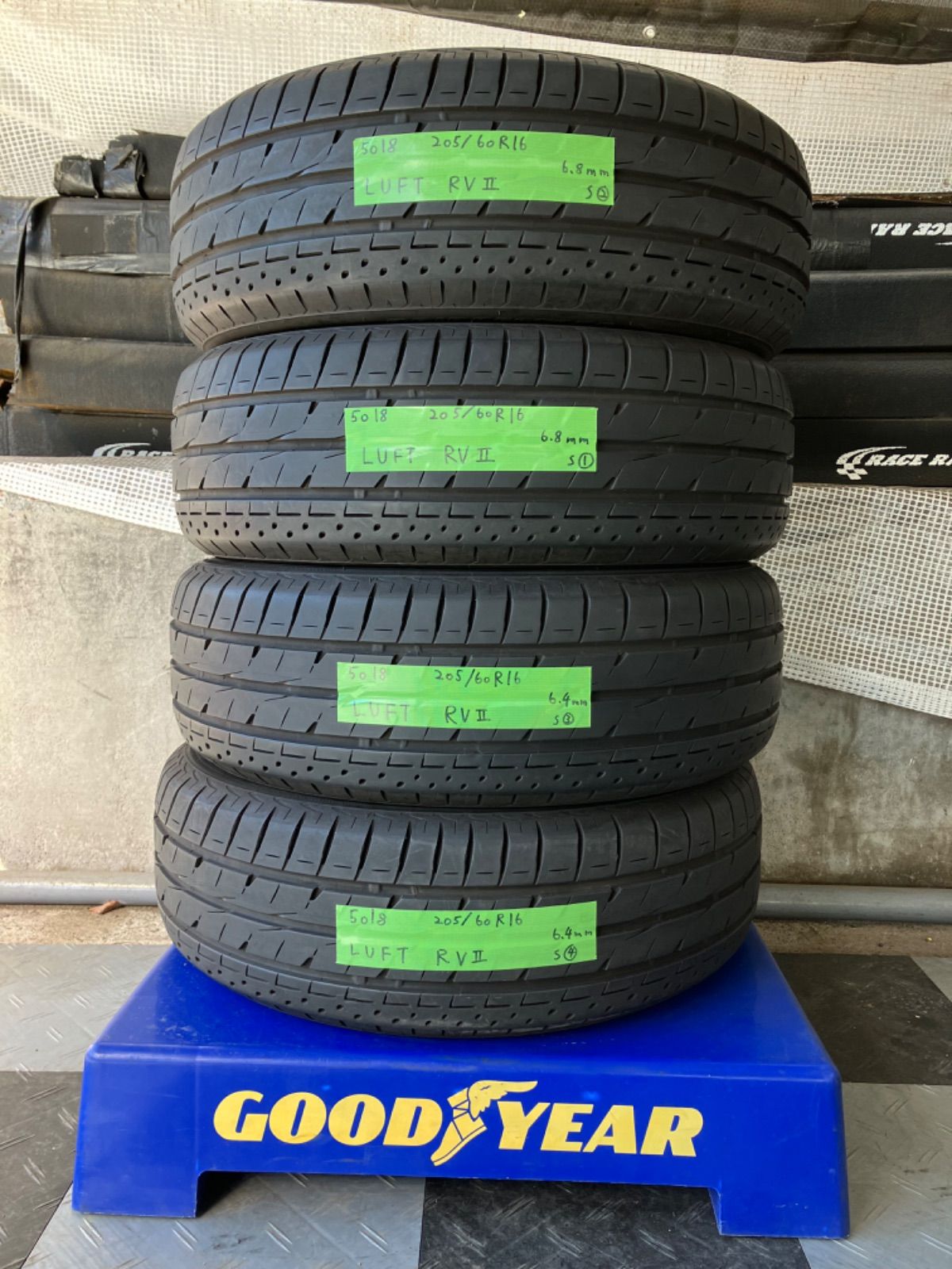 やま様送料込　ブリヂストン　ルフト　RVⅡ　205/60R16　国産　バリ溝 BRIDGESTONE（ブリヂストン） 205/60R16 ルフト RV2 LUFT ミニバン