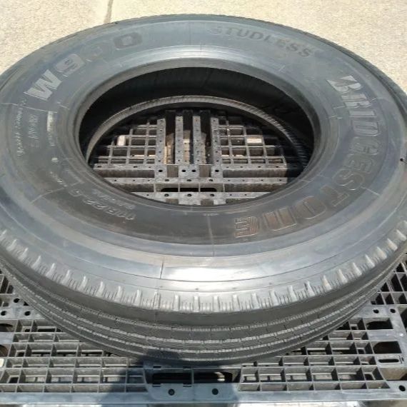 【送料込・特価商品】11R22.5  BRIDGESTONE  R225  再生・リトレッド