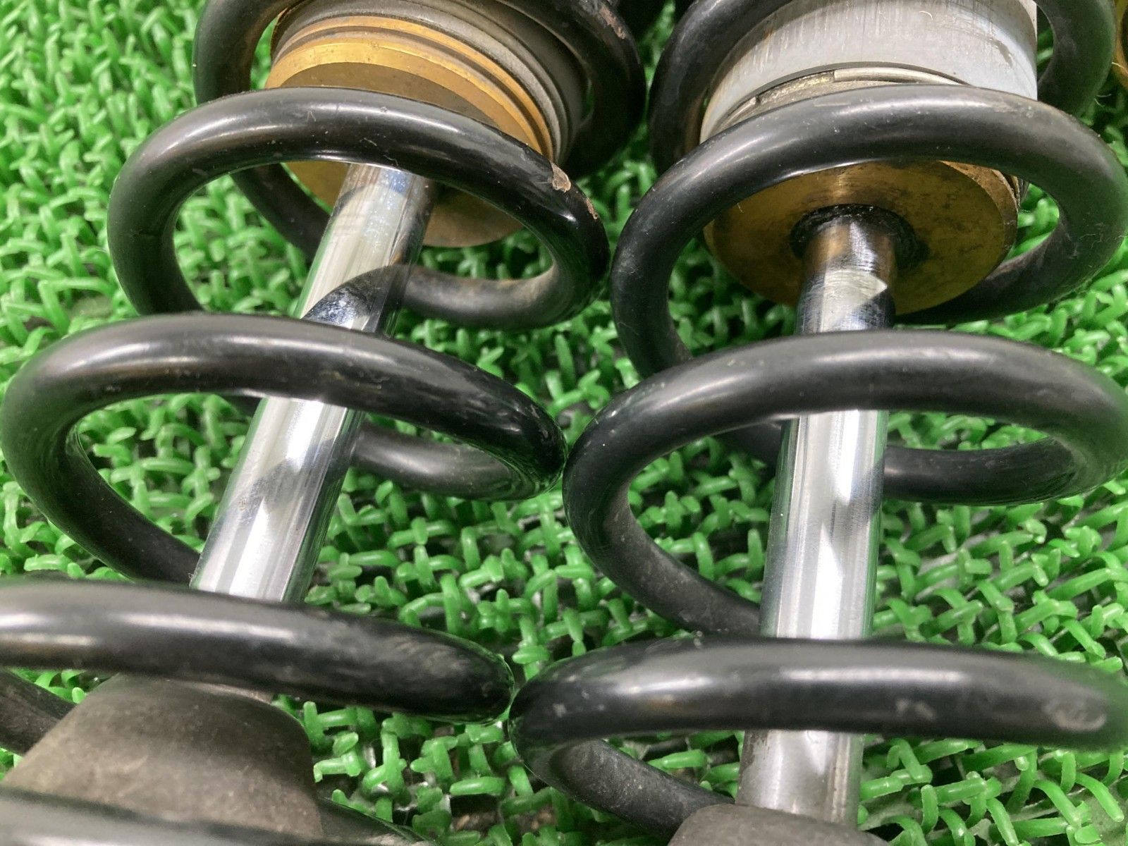 オーリンズ製Z1 Z2 リアサスペンション 左右 KA2044 社外 バイク