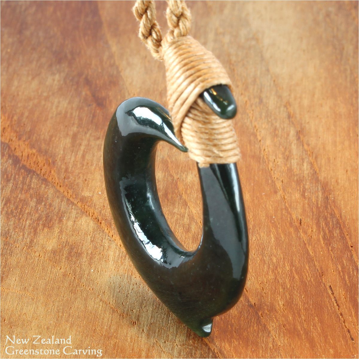 マオリ カービング ペンダント フィッシュフック モチーフ 天然石