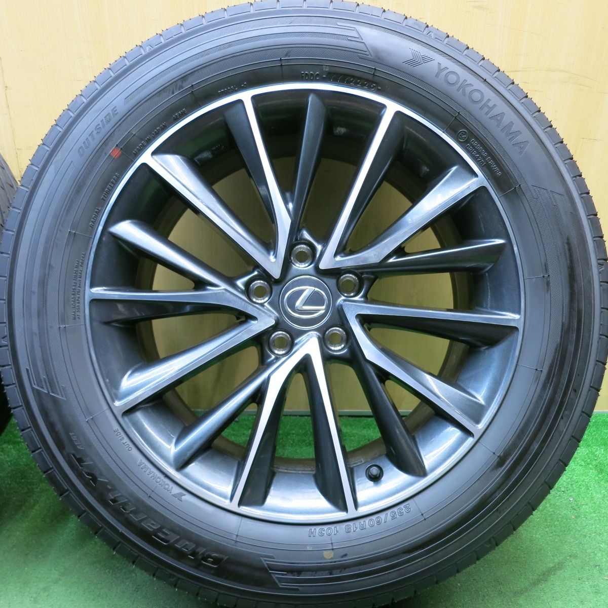 新車外し 25年 センサー付 レクサス NX 純正 235 60R18 ヨコハマ BluEarth-XT AE61 18インチ PCD114.3 5H 5092001HAノ