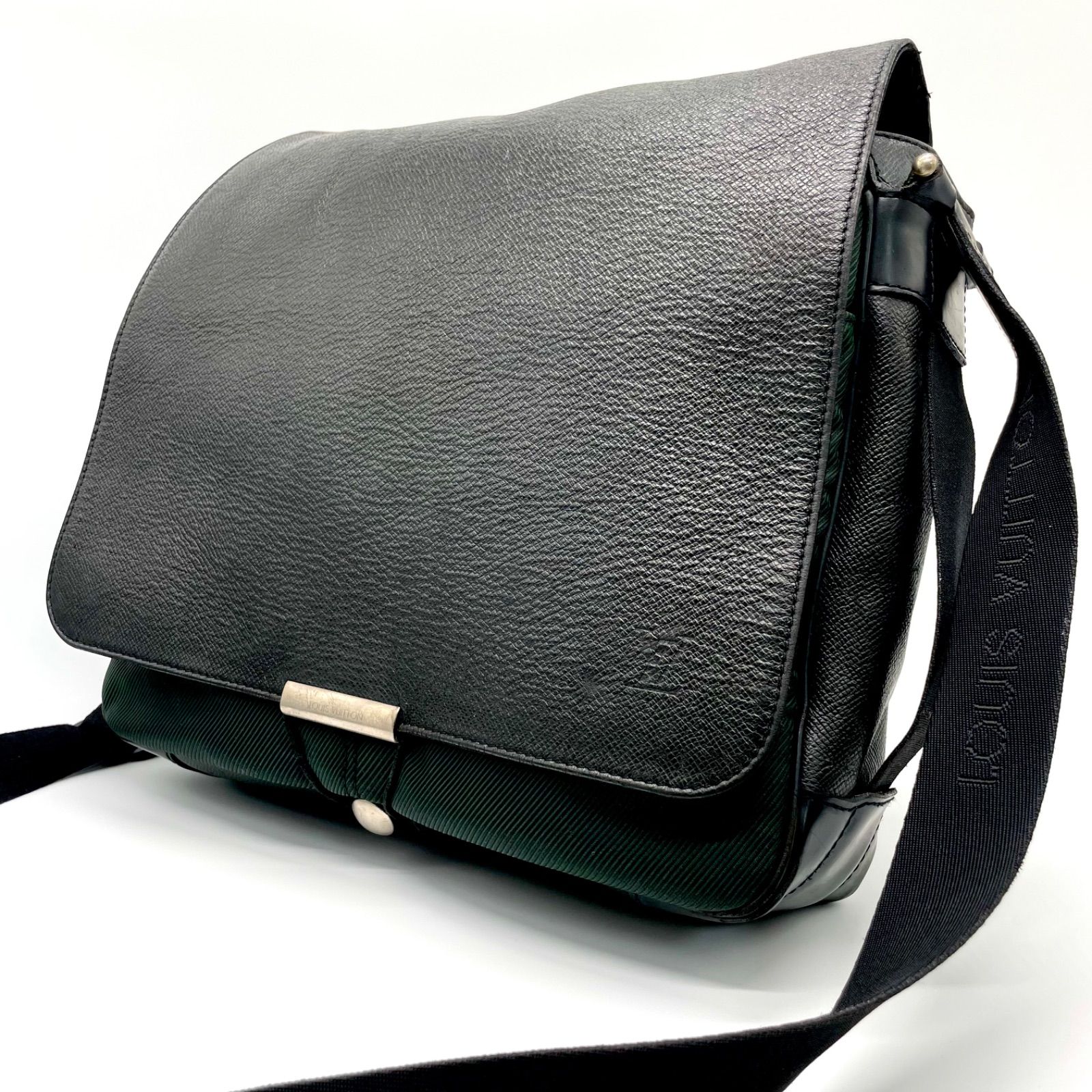 Louis Vuitton ルイヴィトン タイガ ヴィクトール ショルダーバッグ