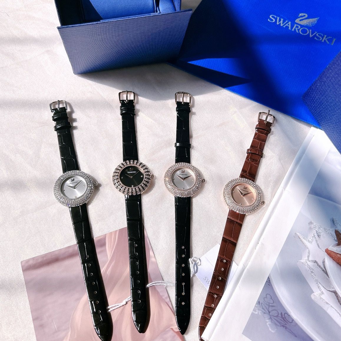 【Emi様分】SWAROVSKI ／スワロフスキー　ダイヤモンド装飾腕時計 今日特価】SWAROVSKI スワロフスキー ダイヤモンド時計 きらめく