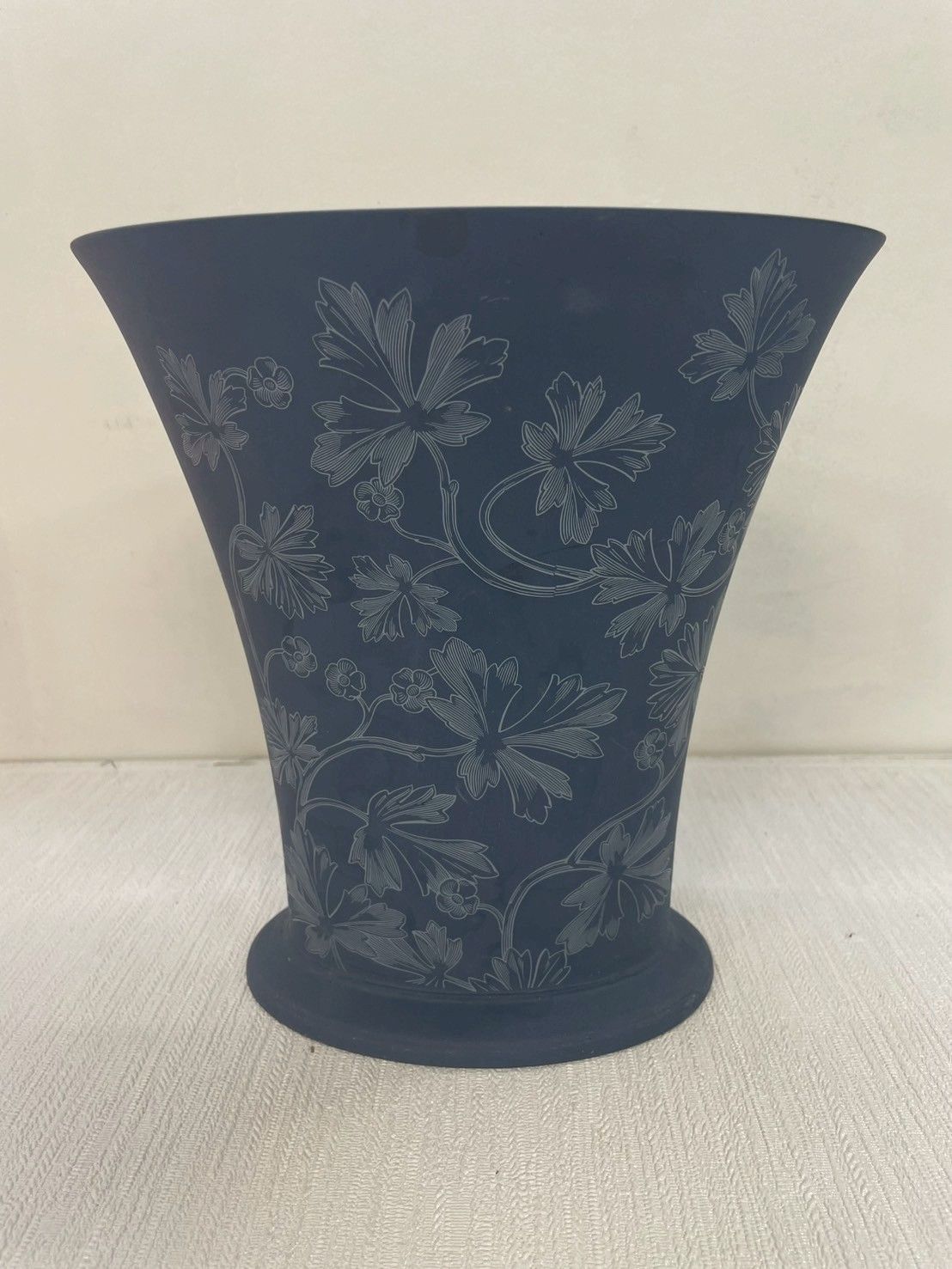マイクラ 人気アイテム WEDG WOOD/ウェッジウッド 花柄 花瓶 青【中古品】 - メルカリ 置物