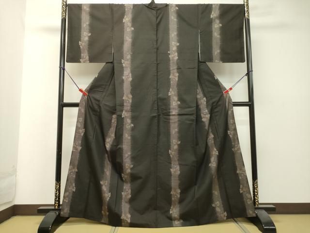 平和屋着物○本場大島紬 9マルキ 古代染色純泥染 葡萄蔦の葉文 川口  