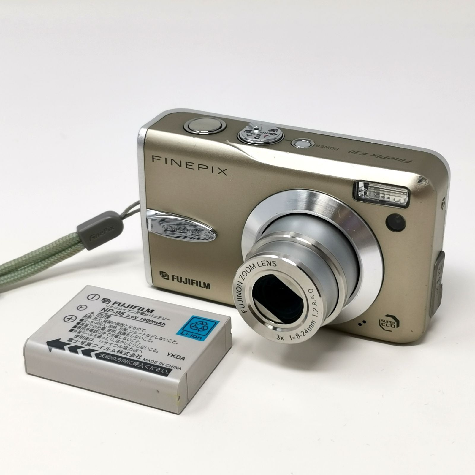 【超ポイントバック祭】 フジフィルム FinePix 説明書/充電器/ケースあり シルバー F30 デジタルカメラ