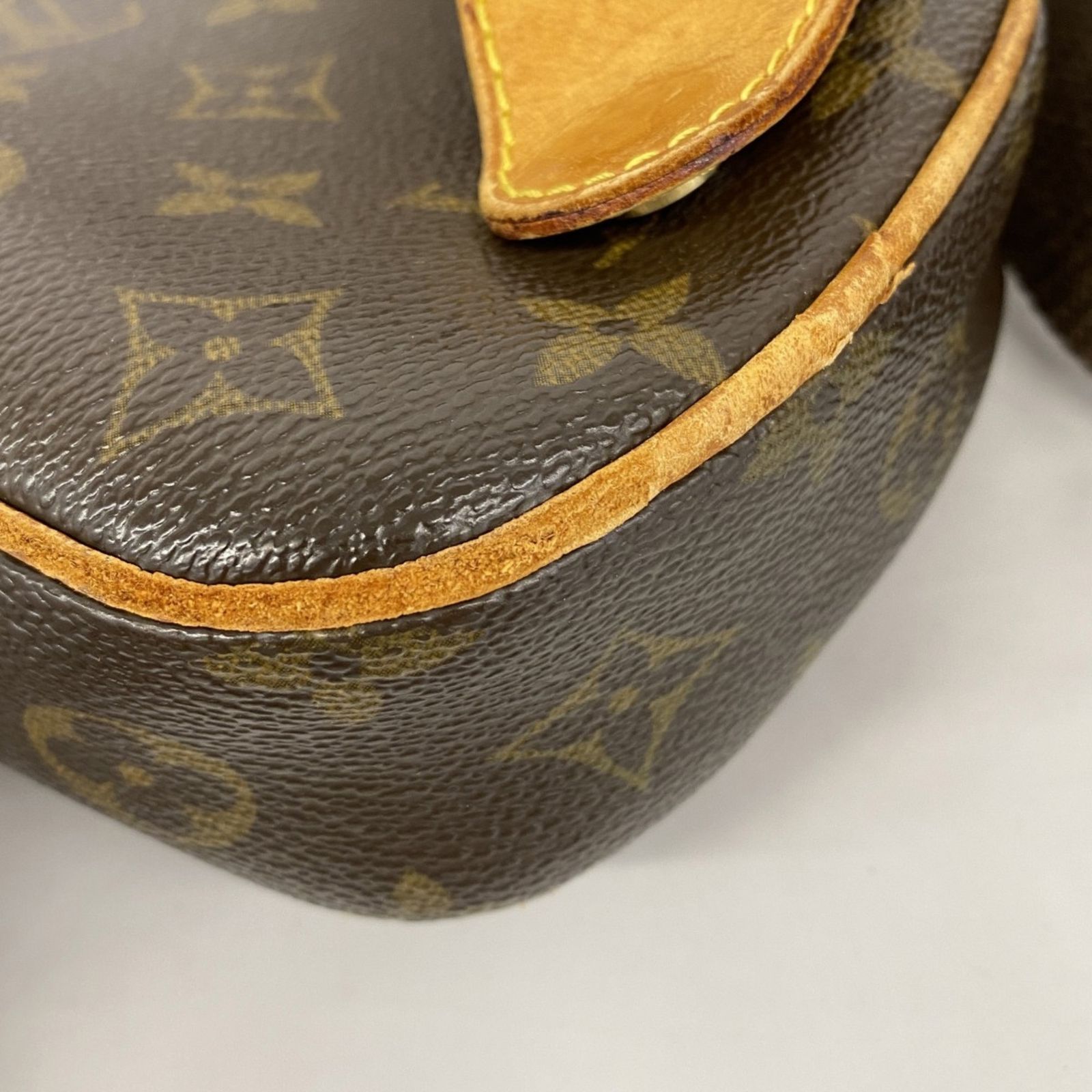 ヴィトン ボディバッグ