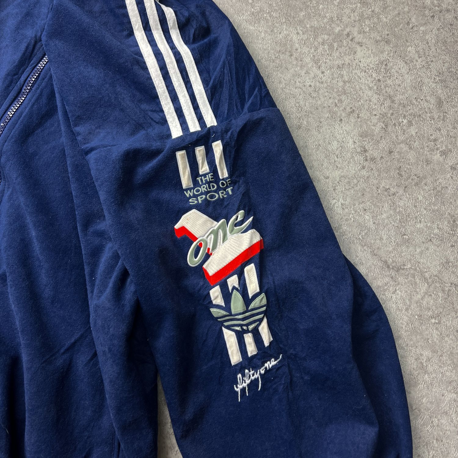 激レア】80s 80年代 90s 90年代 アディダス adidas ベロア トラックジャケット ジャージ Lサイズ ゴールデンサイズ トレフォイル  万国旗 希少 在原みゆき 小松菜奈 常田大希 菅田将暉 - メルカリ