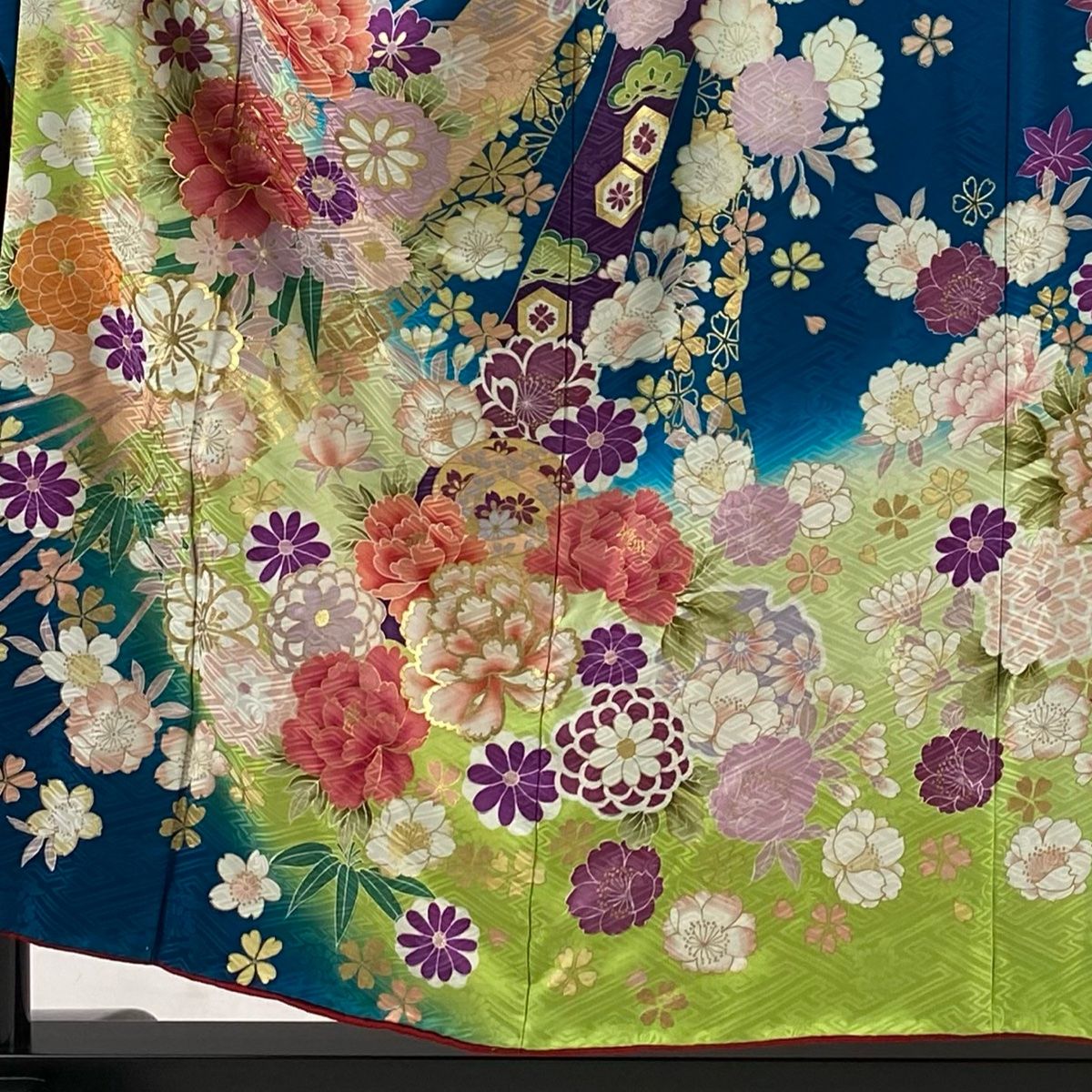 振袖　グリーン系　青緑 牡丹　桜　花びら　正絹 楽天市場】【成人式 振袖 レンタル】RS636 正絹 青緑 牡丹桜フル