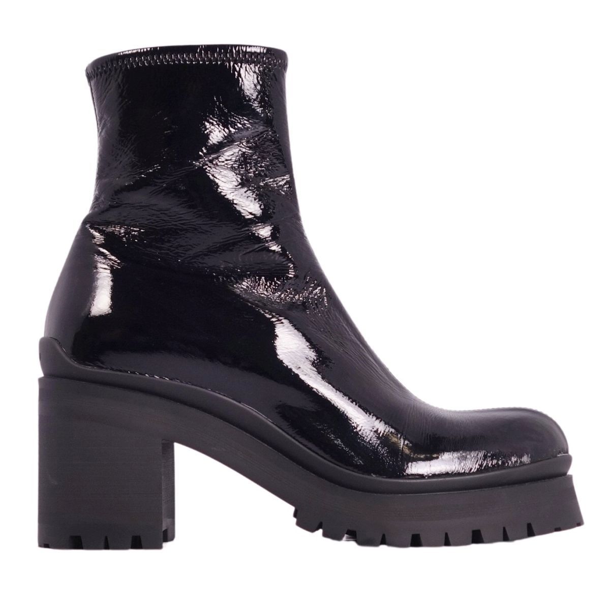 美品 ミュウミュウ miumiu ブーツ ショートブーツ エナメルレザー