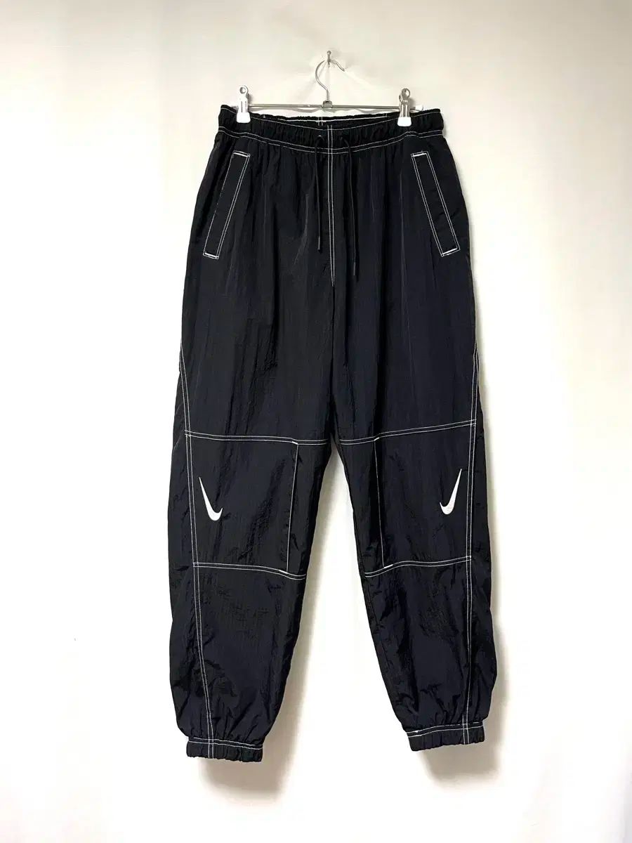 NIKE ナイキ ウーマンズ スウッシュ ステッチ リップストップ ウーブン ワイド ジョガーパンツ M ＿ 黒