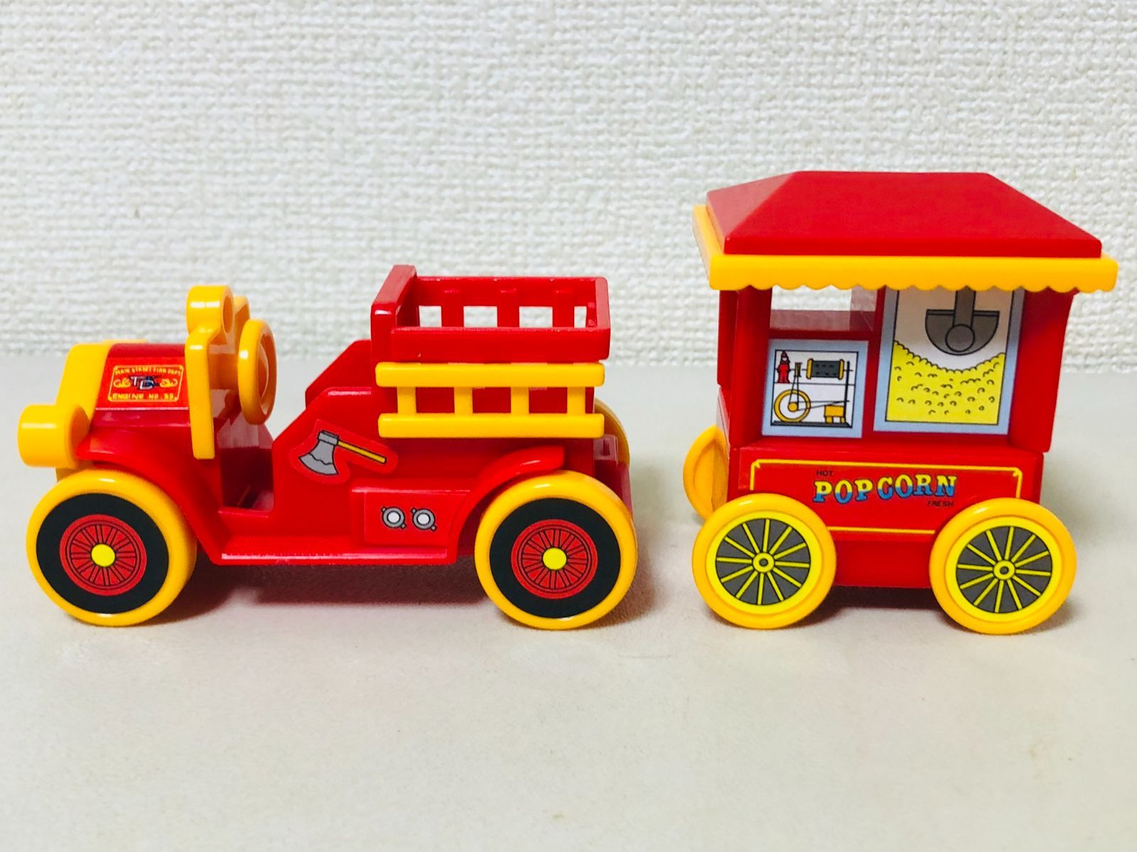ディズニー　tomy ミッキーミニー人形付き消防車とポップコーンワゴンセット TOMY わたしの東京ディズニーランド ミッキー ミニー 消防車と