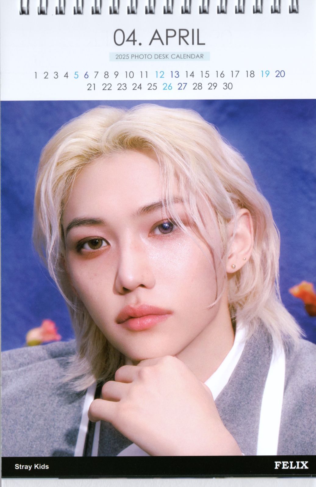 Felix フィリックス STRAY KIDS ストレイキッズ スキズ グッズ 卓上 カレンダー  (写真集 カレンダー) 2025~2026年 (2年分) ステッカーシール [12点セット] K-POP