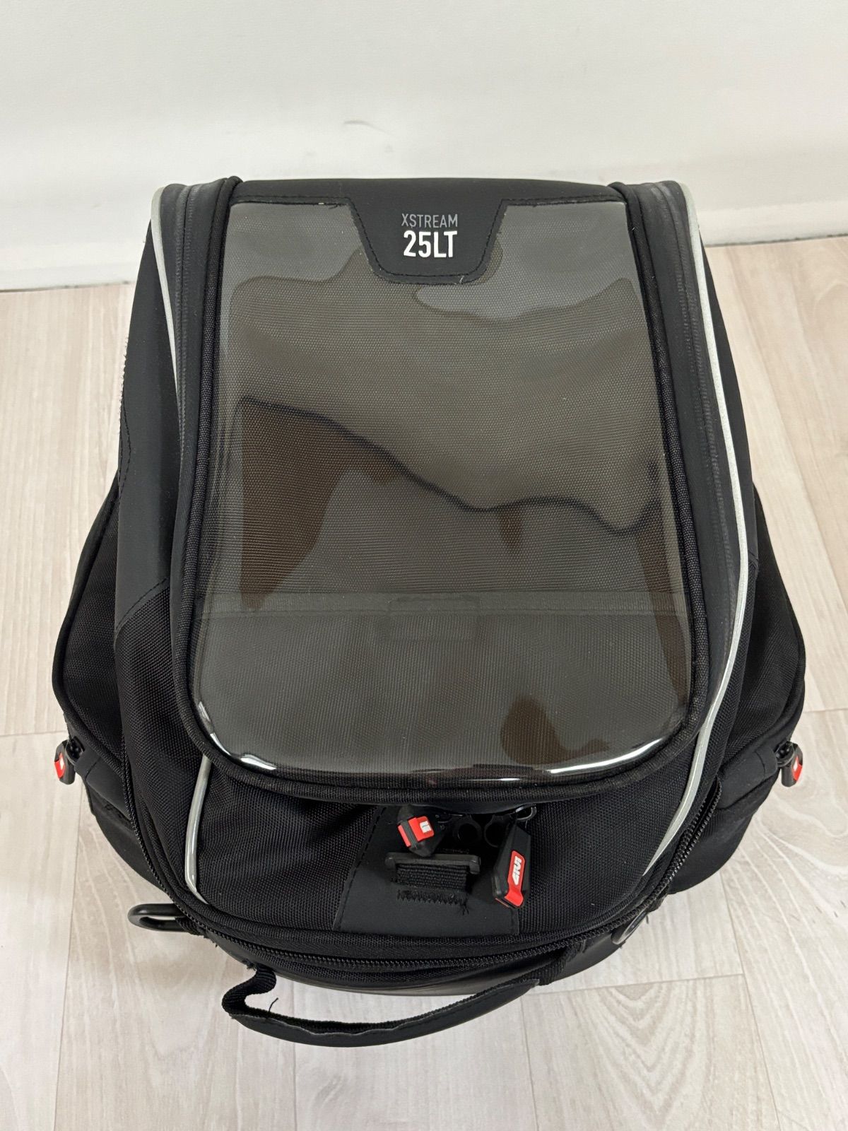 GIVI XSTREAM 25LT タンクバッグ