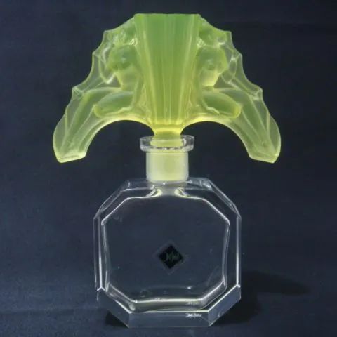 ウランガラスの香水瓶「SeductivenessⅠ」　by　チェコ　DESNA社