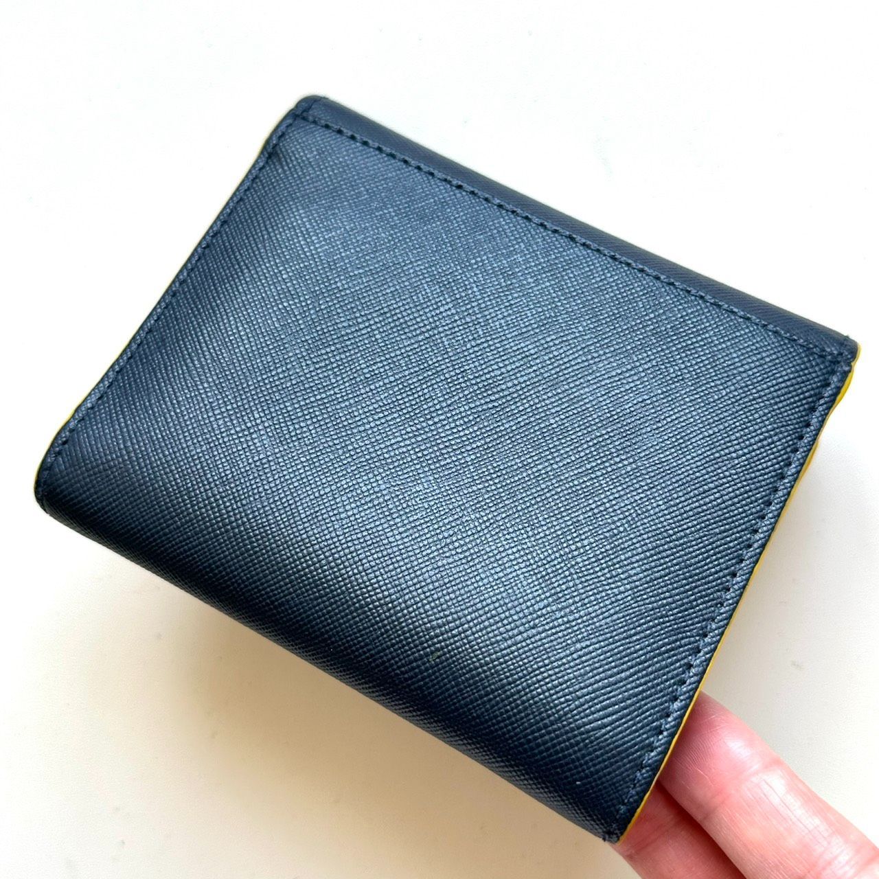 マルニ MARNI 三つ折り財布 サフィアーノ ネイビー - メルカリ
