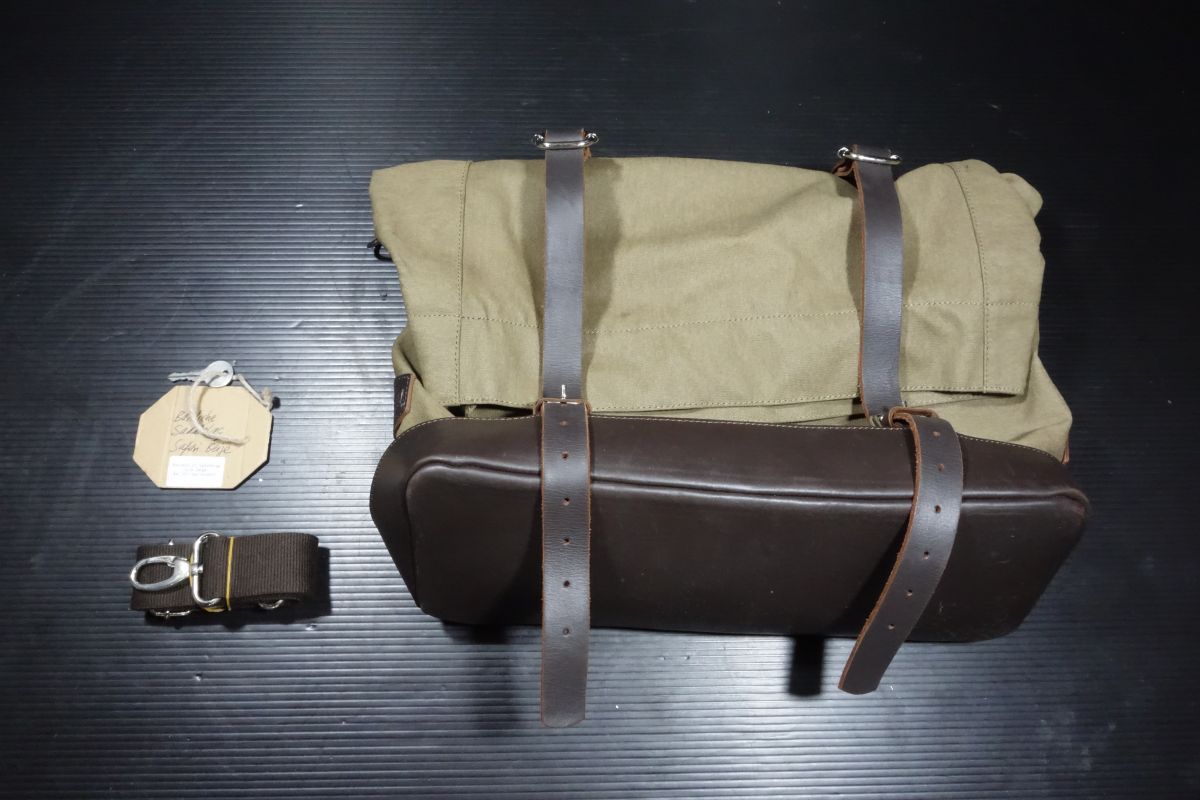 1 サドルバッグ La Poderosa Goods Bariloche 25L ベージュ 縦40～50cm×横38cm×厚15cm R20250901