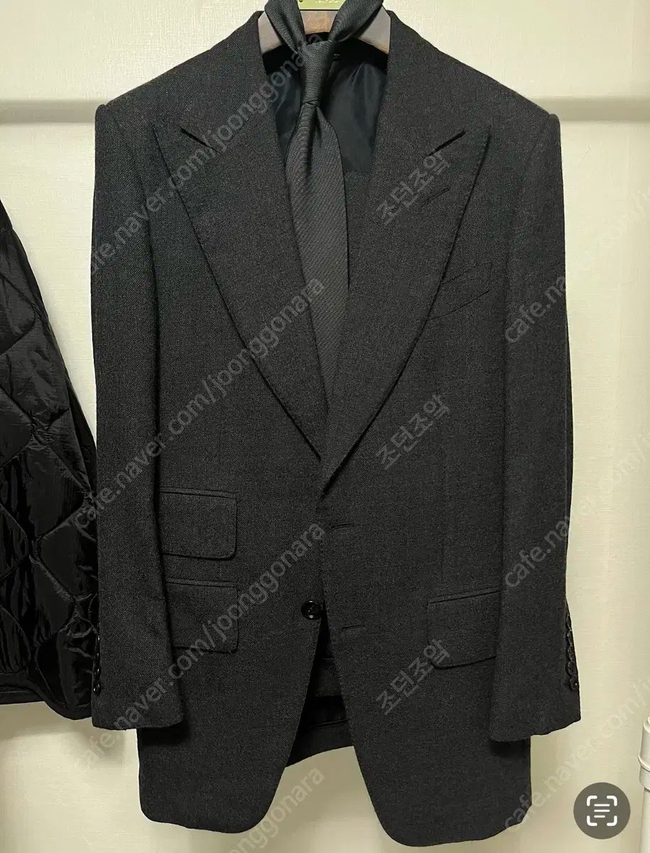 m 　TOMFORD ダークグレー スーツ GRAND OVERCHECK SHELTON SUIT | Tom Ford Fashion