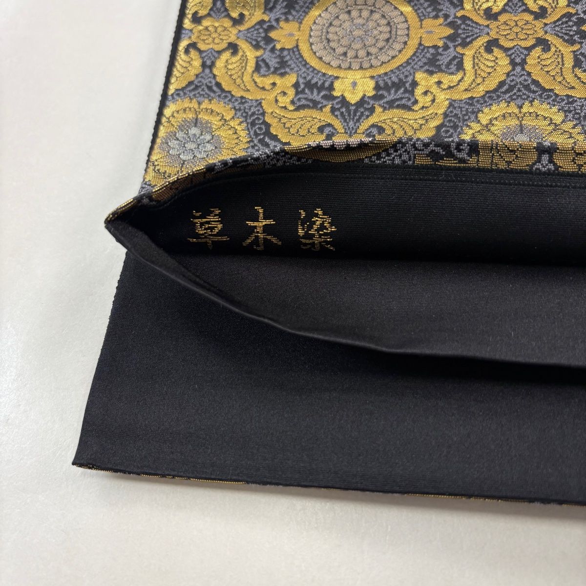 袋帯 美品 秀品 草木染 意匠保全 華文 斜め格子 箔 灰色 六通