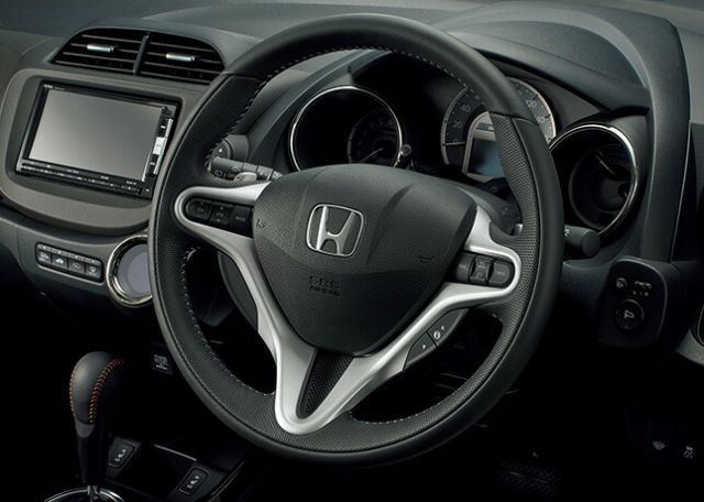 HONDA ホンダ FIT SHUTTLE フィットシャトル ホンダ純正 ステアリングホイール 本革製（ブラック/シルバーステッチ）【 2014.4～次モデル】