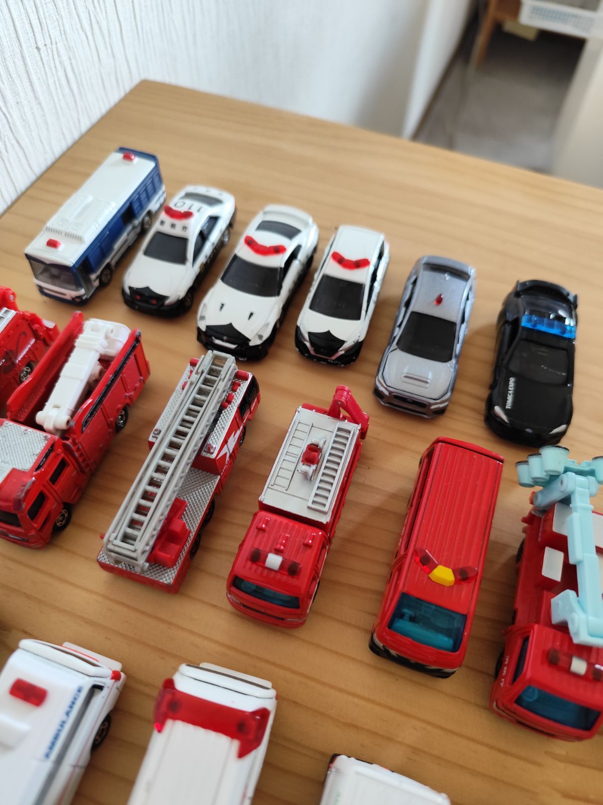 トミカ まとめ売りセット トミカ62台 カーパーク まとめ売り おまけ付き - メルカリ