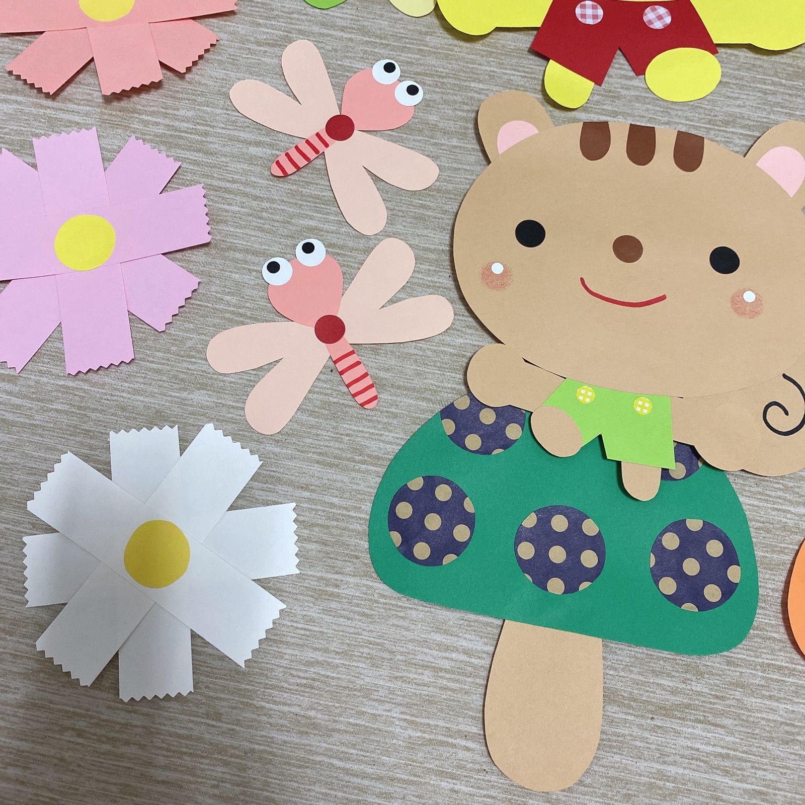 壁面飾り コスモス 秋 季節 152保育 病院 図書館 保育園 幼稚園 メルカリshops