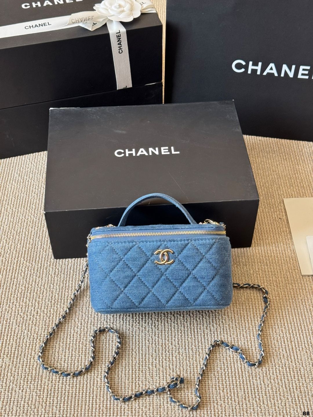 今日特価】Vintage Chanel デニム ボックスバッグ - メルカリ