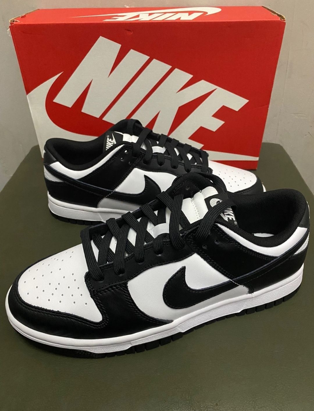 Nike Dunk Low Reverse Panda