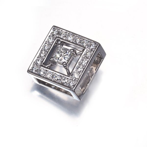 ペンダントトップ