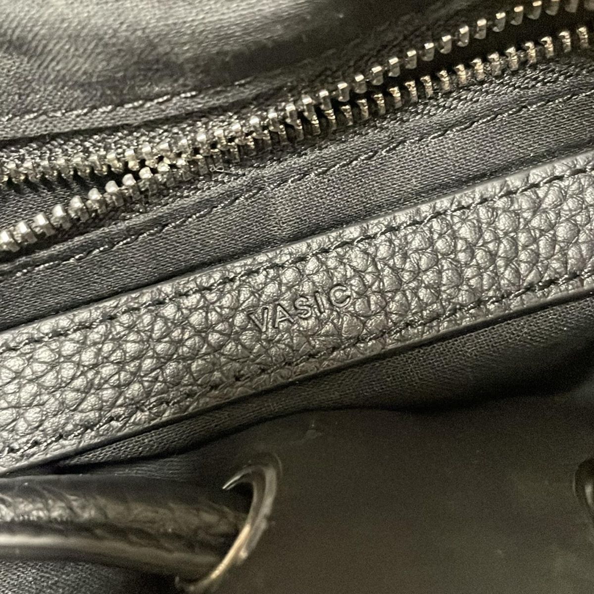 VASIC(ヴァジック) ショルダーバッグ ボンドミニミニ 黒 レザー VASIC(ヴァジック) ショルダーバッグ ボンドミニミニ 黒 レザー
