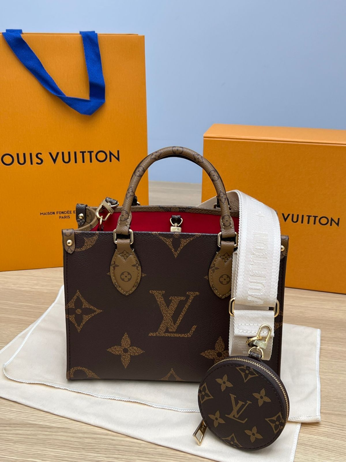 人気！LOUIS VUITTON (ルイヴィトン)オンザゴー PM トートバッグ