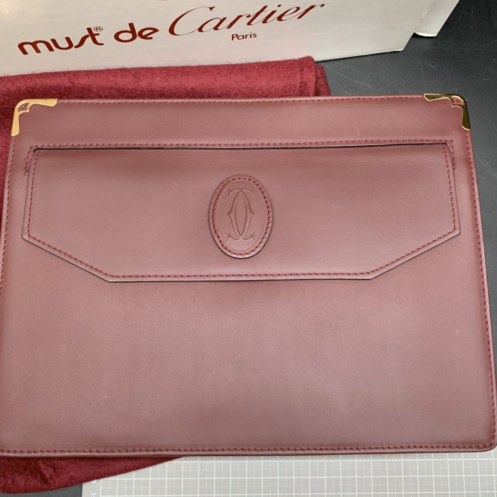 Z297Cartier マスト ドゥ カルティエ クラッチバッグ バッグ ボルドー 