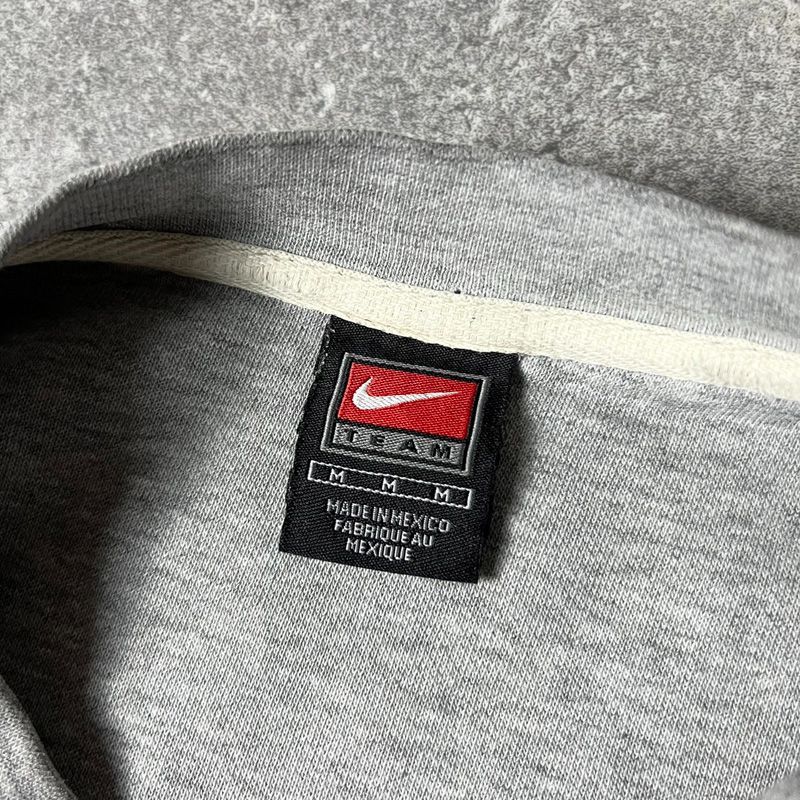 00s NIKE TEAM センター スウォッシュ カレッジ ロゴ プリント 前V 