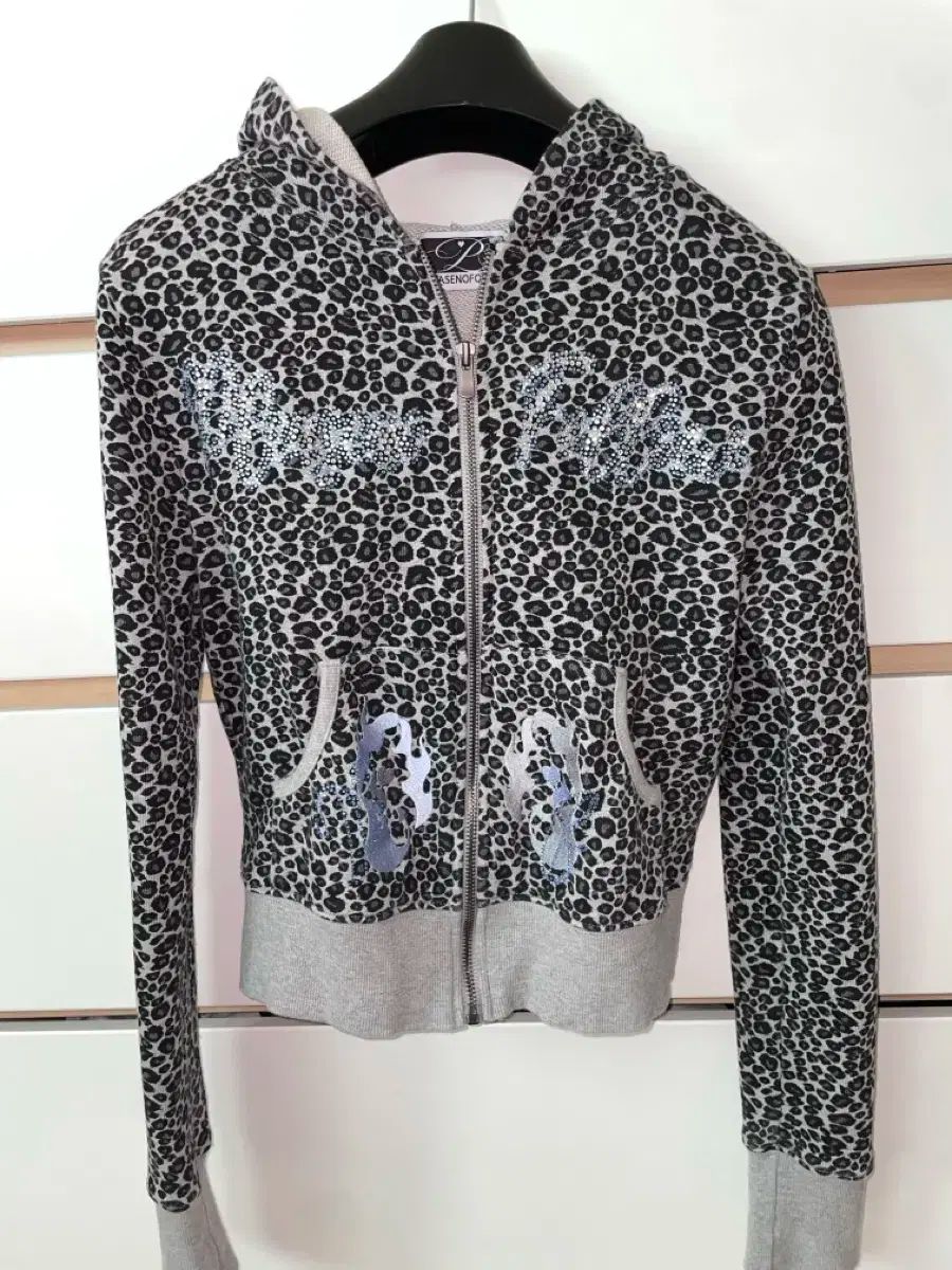 レオパード クリスタル