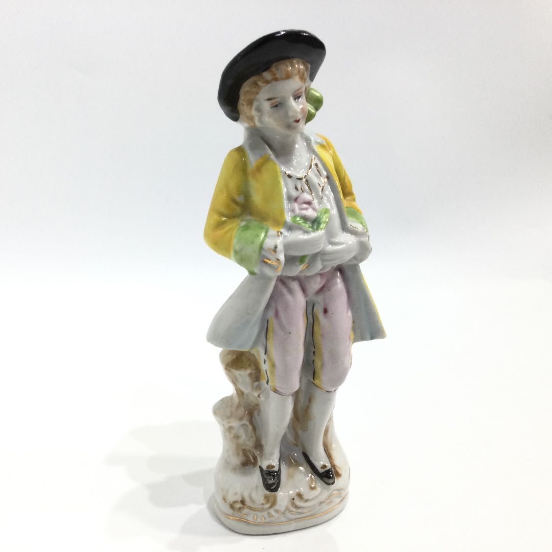 オキュパイドジャパン 花をもった男性 置物 人形 フィギュリン 陶器