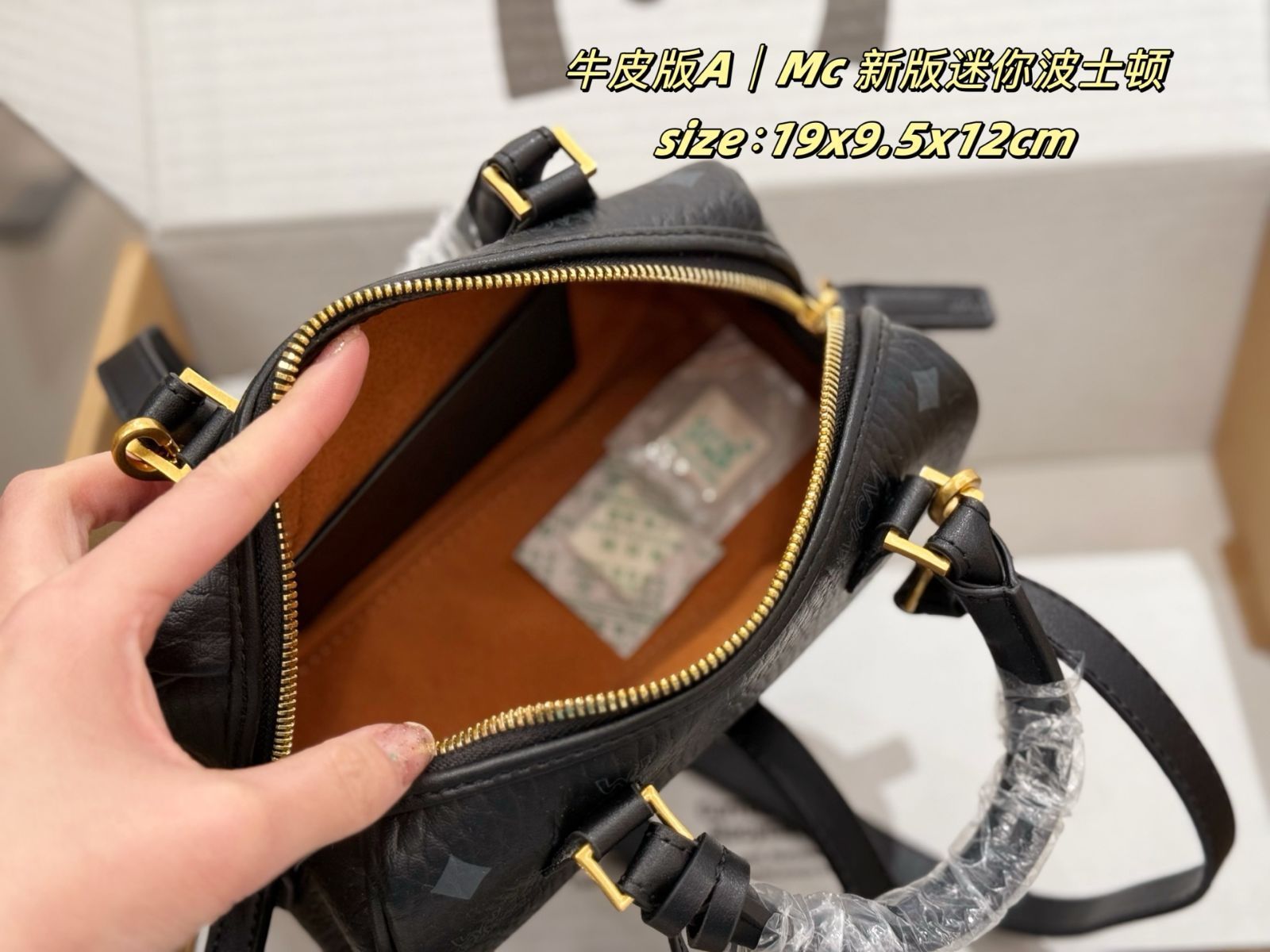 MCM 新モデルのロックボストンバッグ - メルカリ