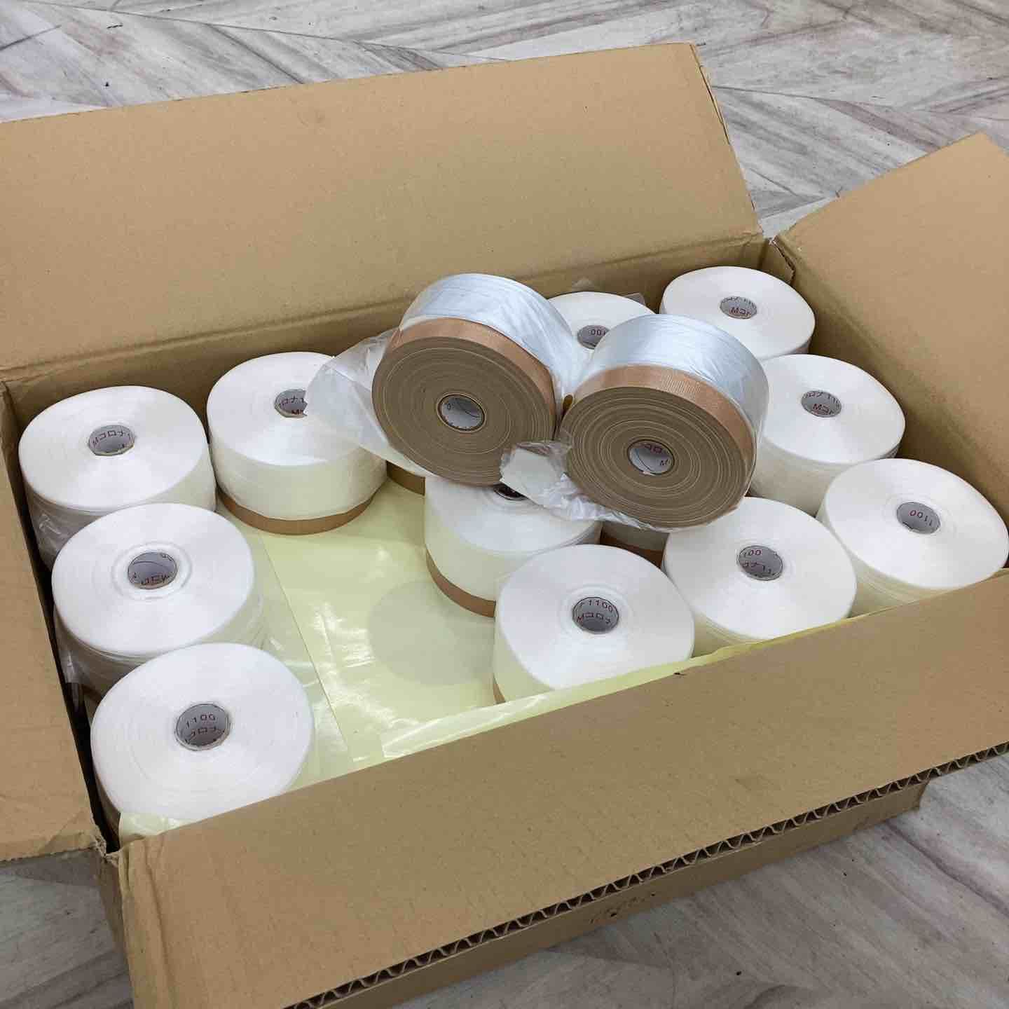 布ポリ マスカー 1100mm x 25m巻 茶 ミニ 6cm仕上げ 養生 保護 使い捨て コロナ処理 塗装作業 左官作業 清掃作業 外装用 建築用 布テープ ポリシート 土足 エアコンクリーニング 修復材 カバー 雨具 越谷店