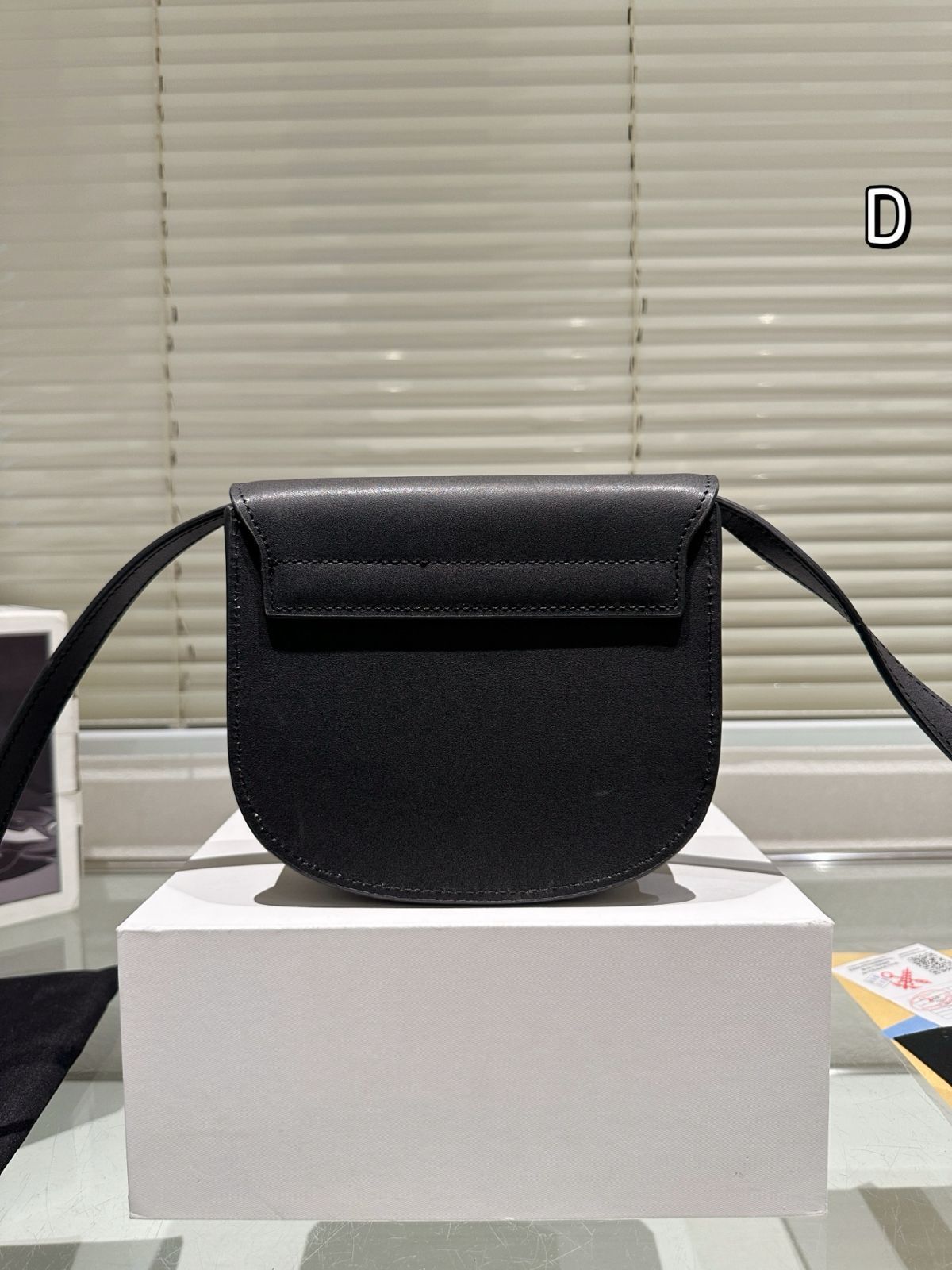 今日特価】YSL Kaia Small Satchel イエスル・サン・ローラン