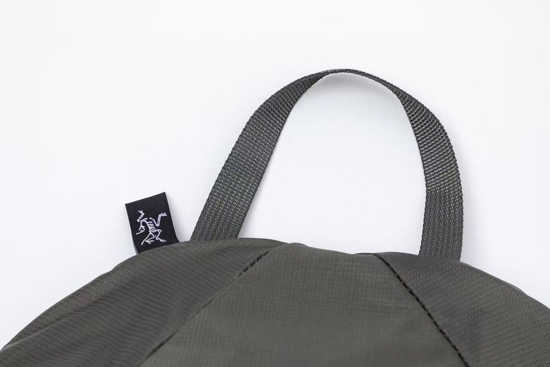 新品未使用品✨Heliad 15L Backpack #Forage ARC’TERYX