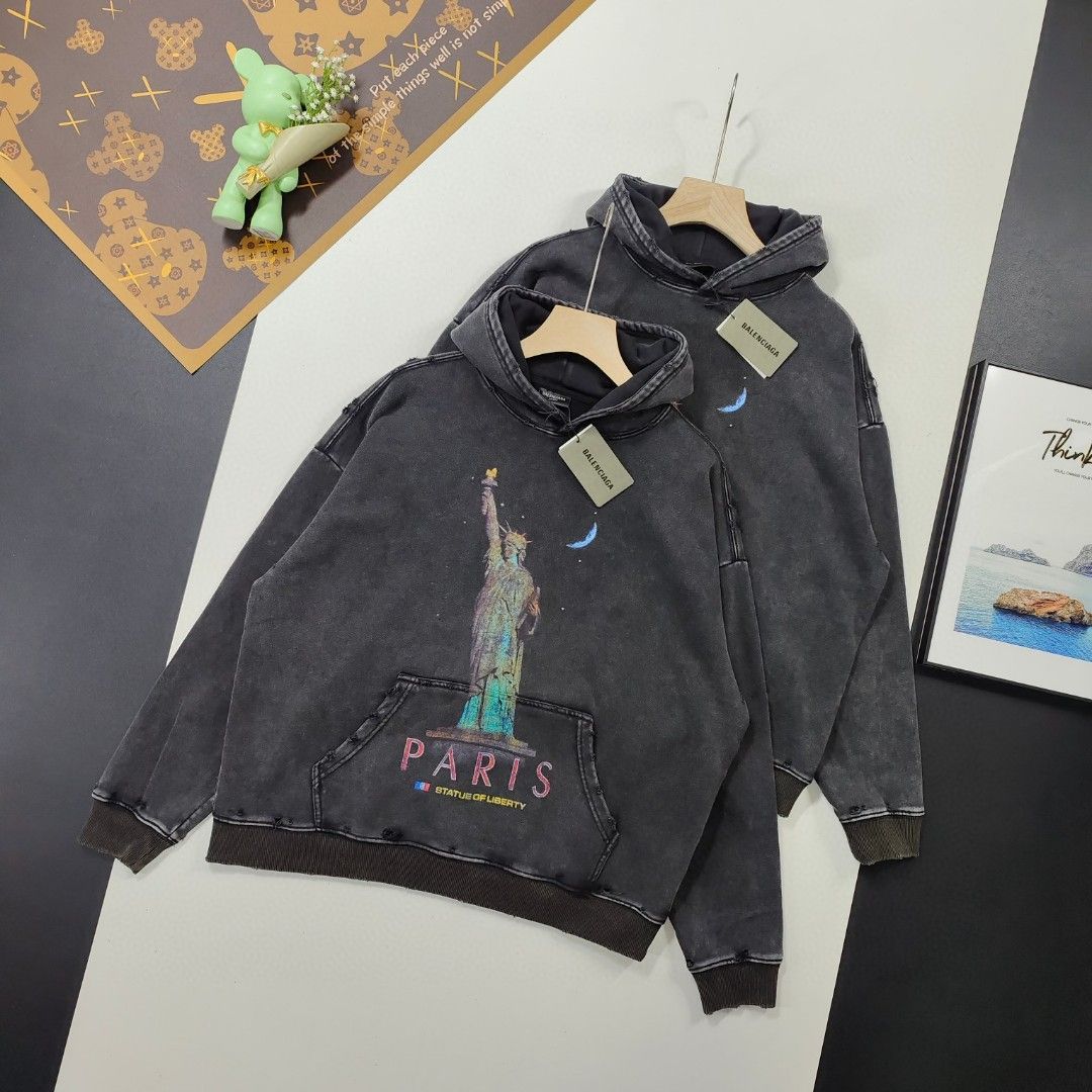 Balenciagaダークグレーパーカー - メルカリ