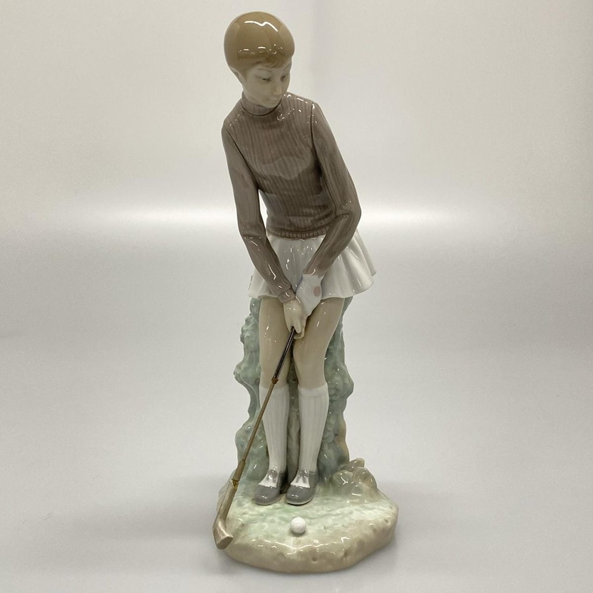 LLADRO リヤドロ 小物 ライトグリーン×ベージュ×白×マルチ 置物|少女|ゴルフ|ナイスショット