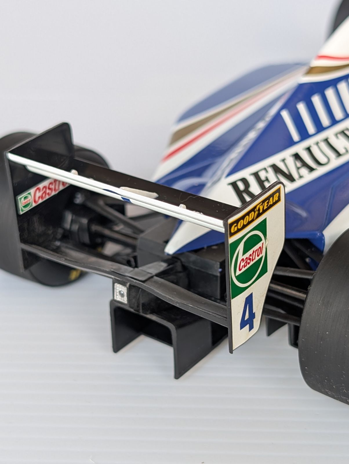 1/18 ミニチャンプス製 williams FW19 #4 FRENTZEN 1/18 ミニチャンプス製 williams FW19 #4 FRENTZEN - メルカリ