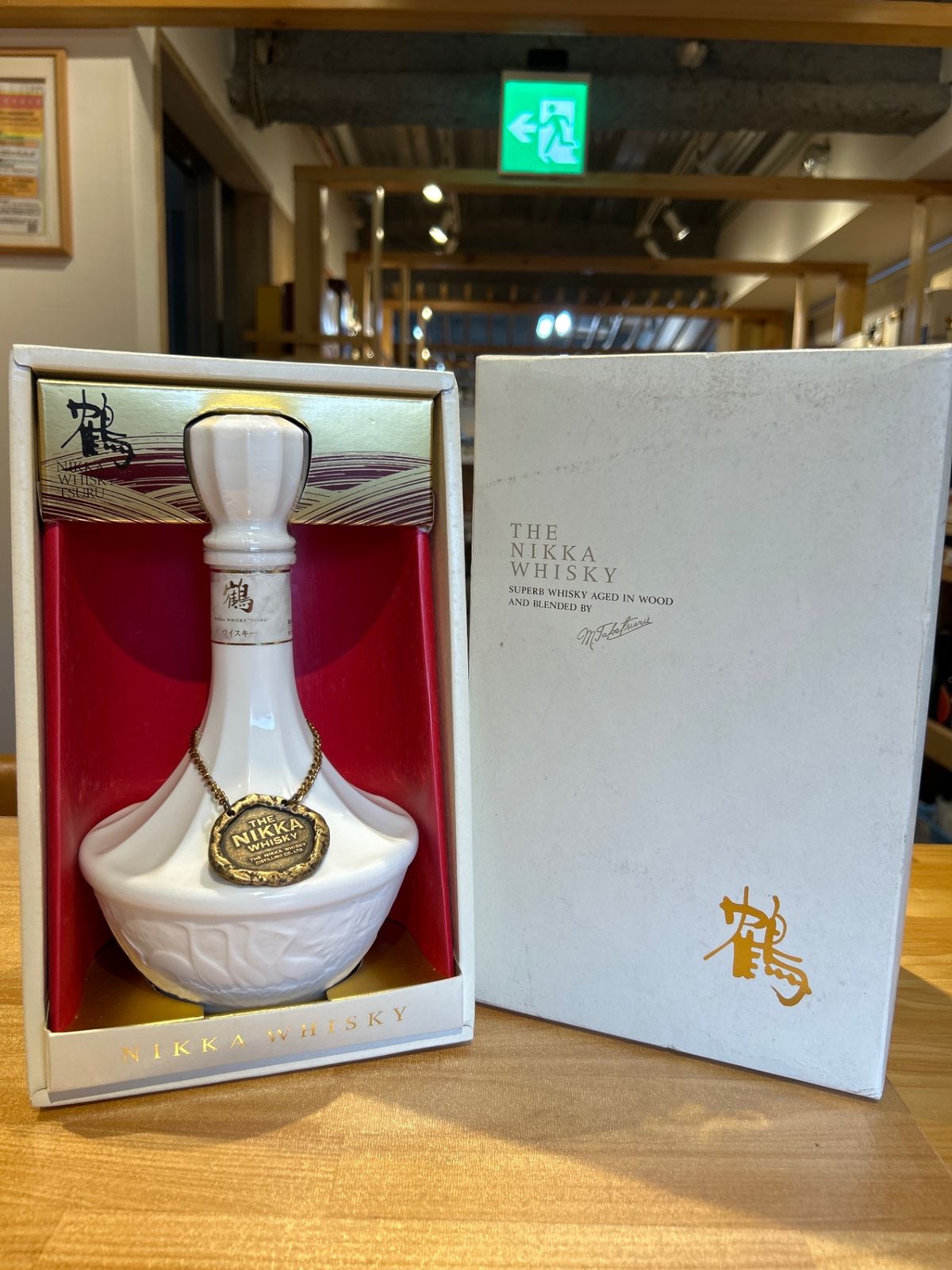 ニッカ ウイスキー 鶴 43% 陶器ボトル 008 未開栓ニッカ ウイスキー鶴