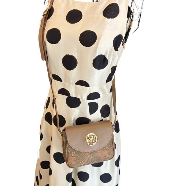美品✨ NINA RICCI　ショルダーバッグ　レザー　ゴールド　スタッズ ニナリッチ NINA RICCI キャンバスレザー ショルダーバック NR