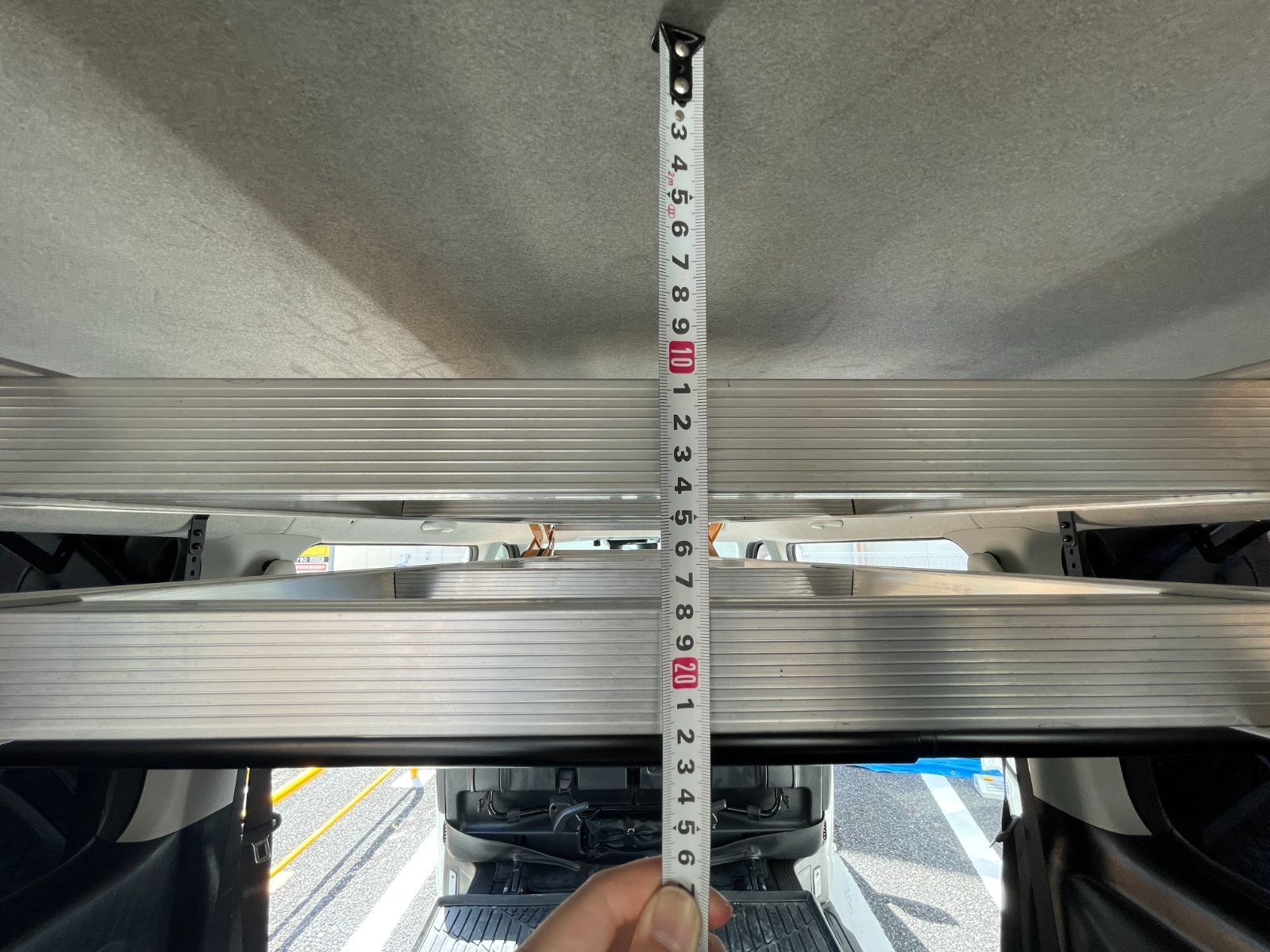 ハイエース 脚立バー